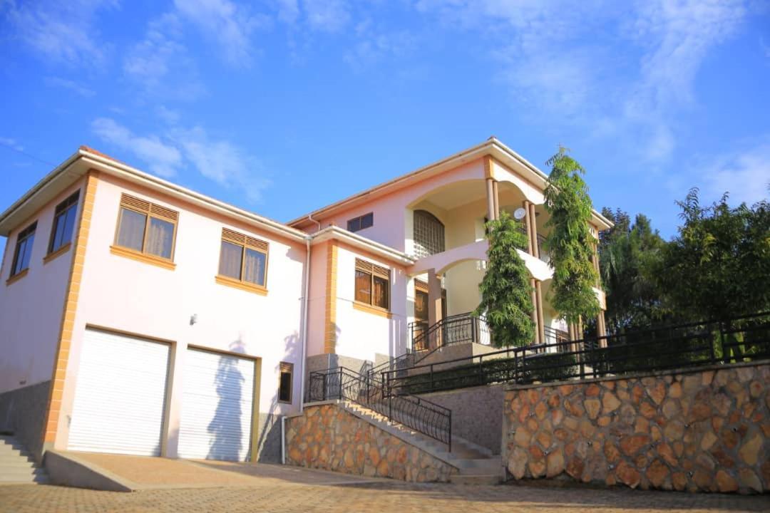 Precious Villas Lubowa エクステリア 写真